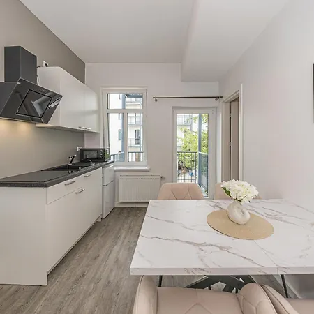 B3 Ruhiges 2-zimmer-studio Mit Balkon Apartament